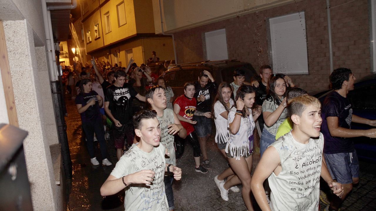 FIESTAS DEL CARMEN DE PORTO DO SON, ÚLTIMO DÍA. FIESTA DEL AGUA Y FUEGOS ARTIFICIALES.