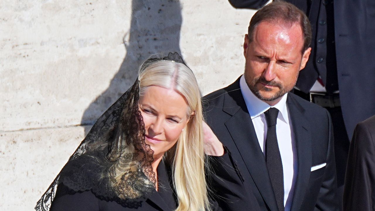 El pr�ncipe Haakon de Noruega y su mujer, Mette-Marit