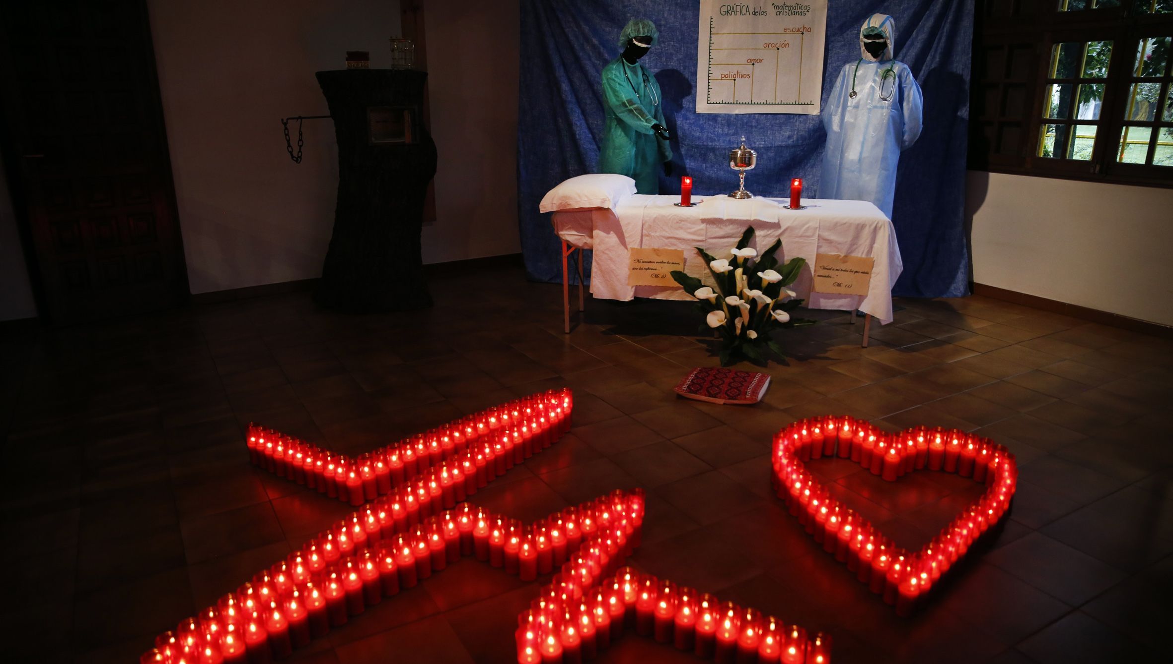 Altar por los sanitarios en la Semana Santa de la parroquia de A Xunqueira en Vilagarca de Arousa. 2/04/21