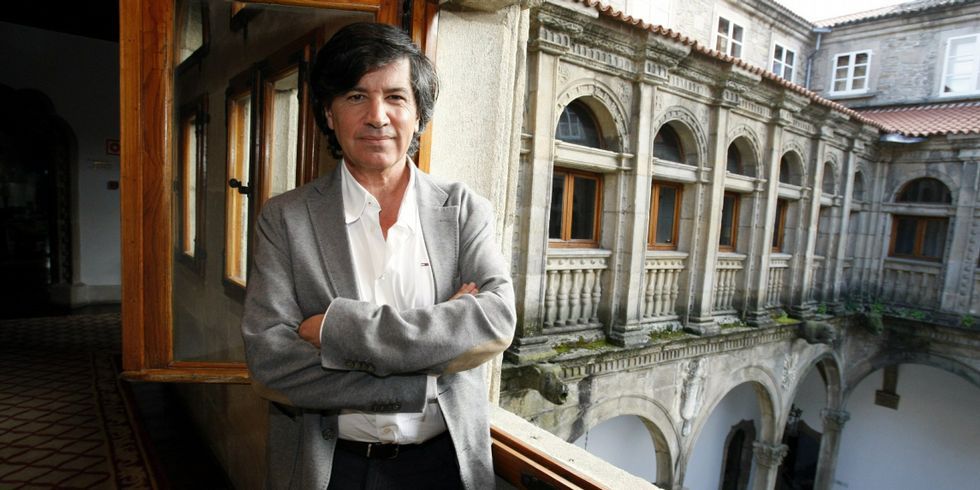 El extra�o v�deo de un mono intentando aparearse con un ciervo.Carlos L�pez Ot�n, en Compostela