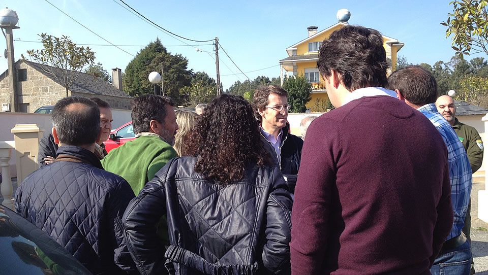 fragas.El presidente de la Xunta, junto a los conselleiros de Medio Ambiente y Medio rural, se reunió con los cinco alcaldes de los concellos afectados.