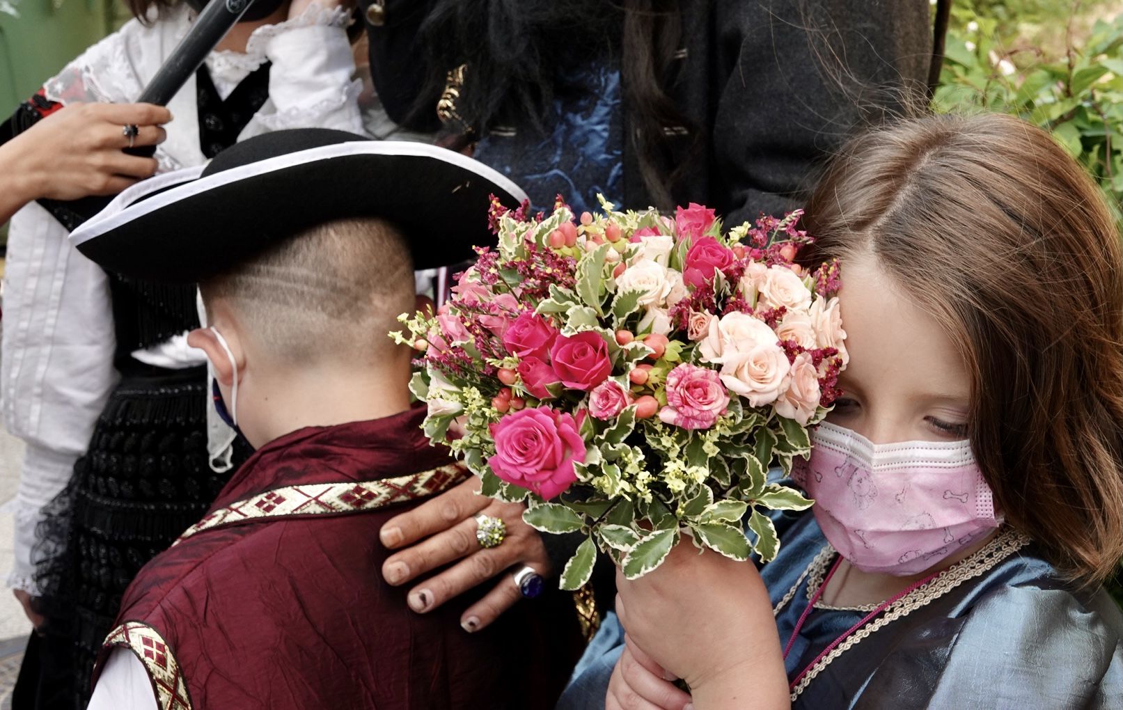 Uns dos momentos da voda do Jack Sparrow vigu�s. Finalmente a cerimonia puido celebrarse despois de que a parella se quitase parte do disfraz e as� poder pasar o control de seguridade. 26/05/2021