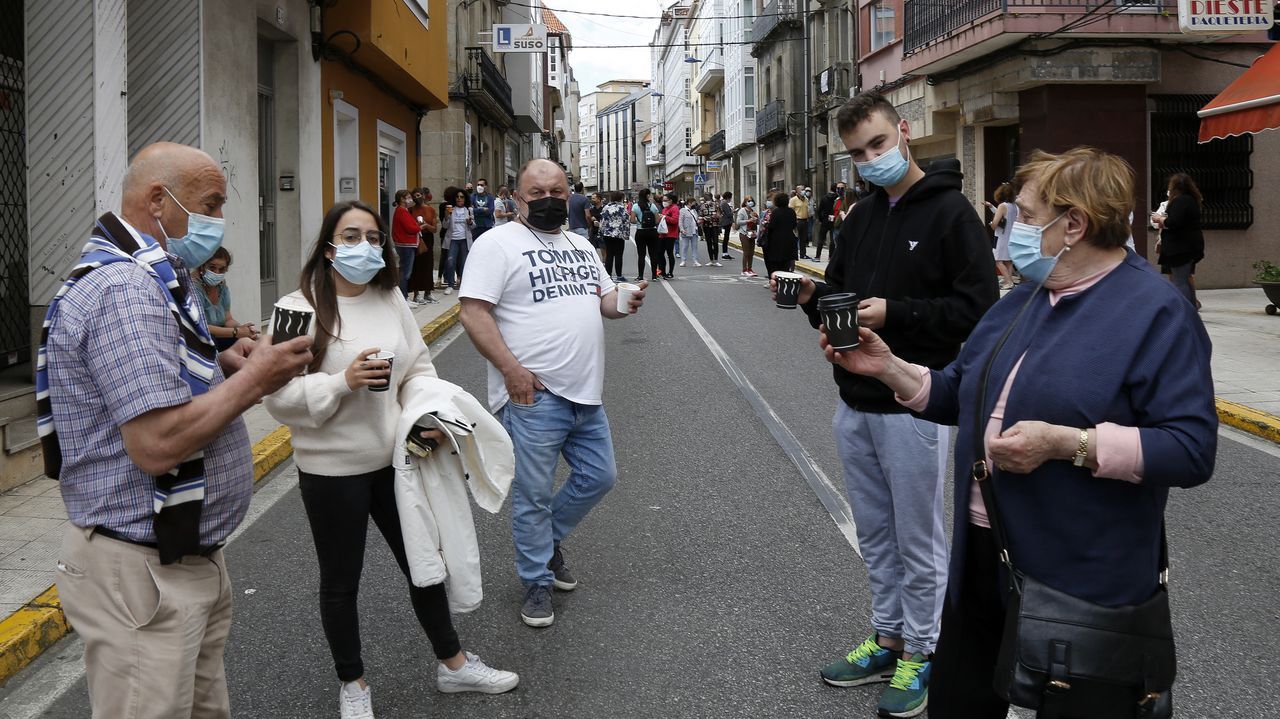Protesta de los hosteleros por el cierre del municipio.Imagen de la protesta realizada en A Pobra el jueves