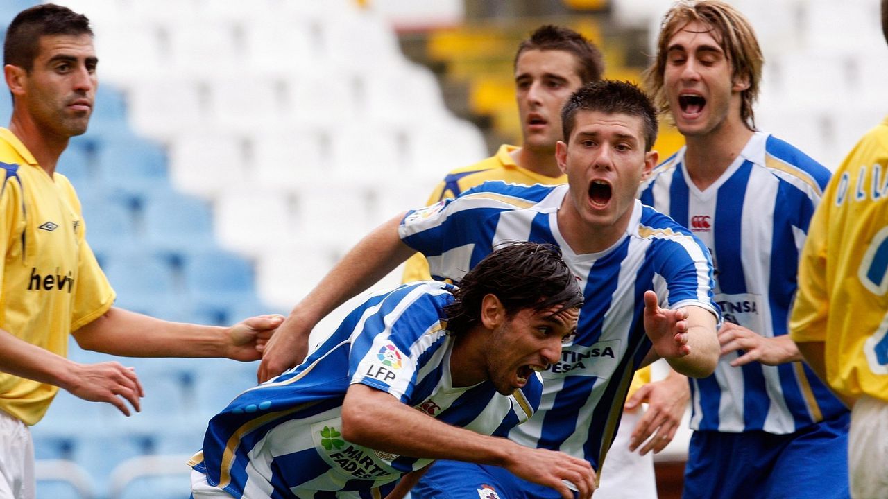 .Lassad celebra con Juanan y Piscu un gol durante un partido de una fase de ascenso ante el Écija