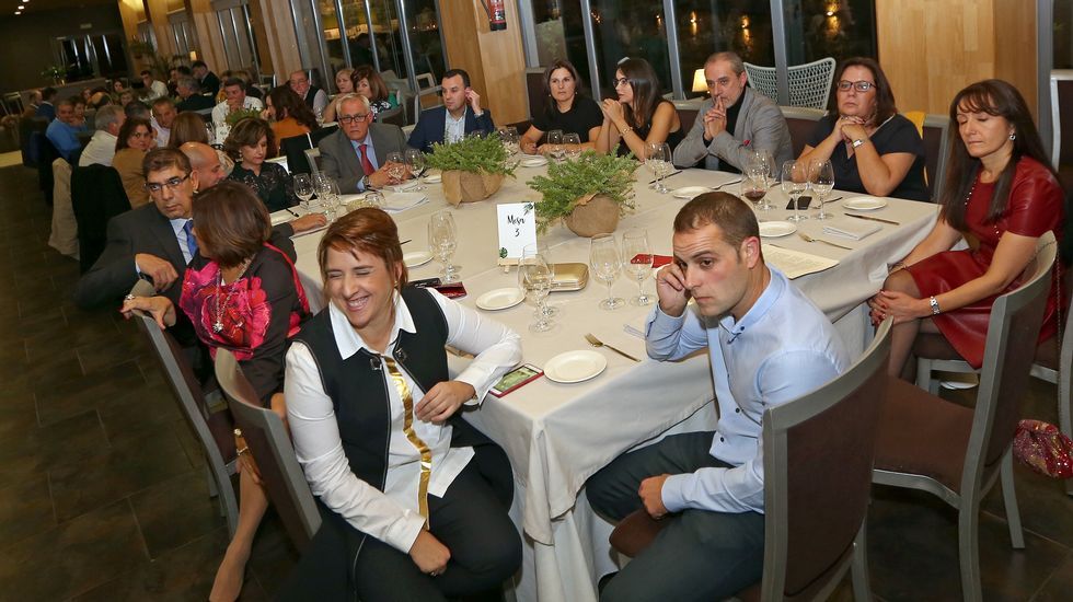 Homenaje al inspector jefe José Antonio Rilo en la cena benéfica de Renacer