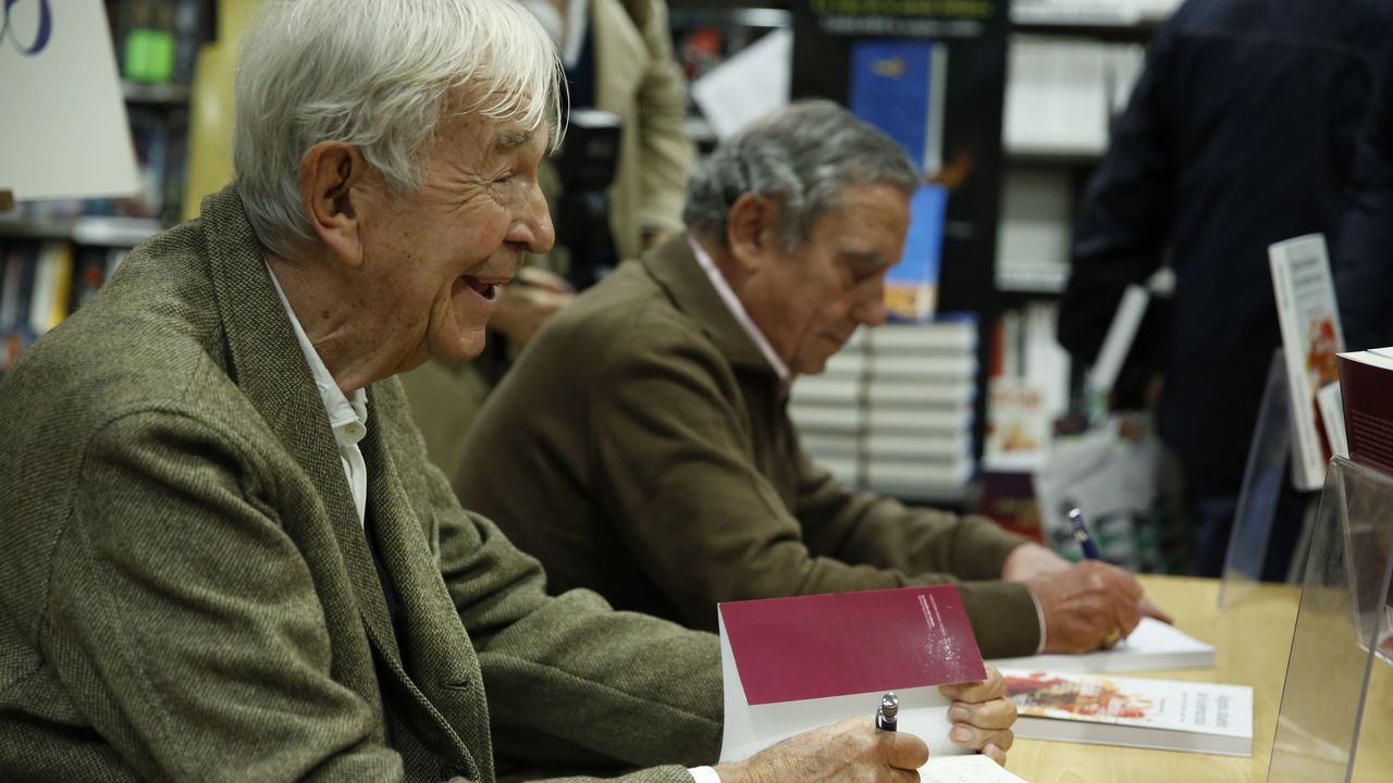 Firma de libros de Sánchez Salorio en la Librería Arenas