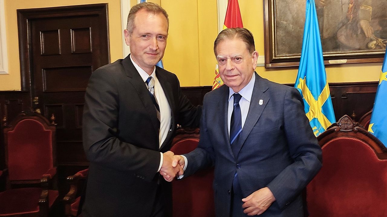 El alcalde de Oviedo, Alfredo Canteli (PP) y el director de la Agencia de Ciencia, Competitividad Empresarial e Innovaci�n del Principado (Sekuens), David Gonz�lez.