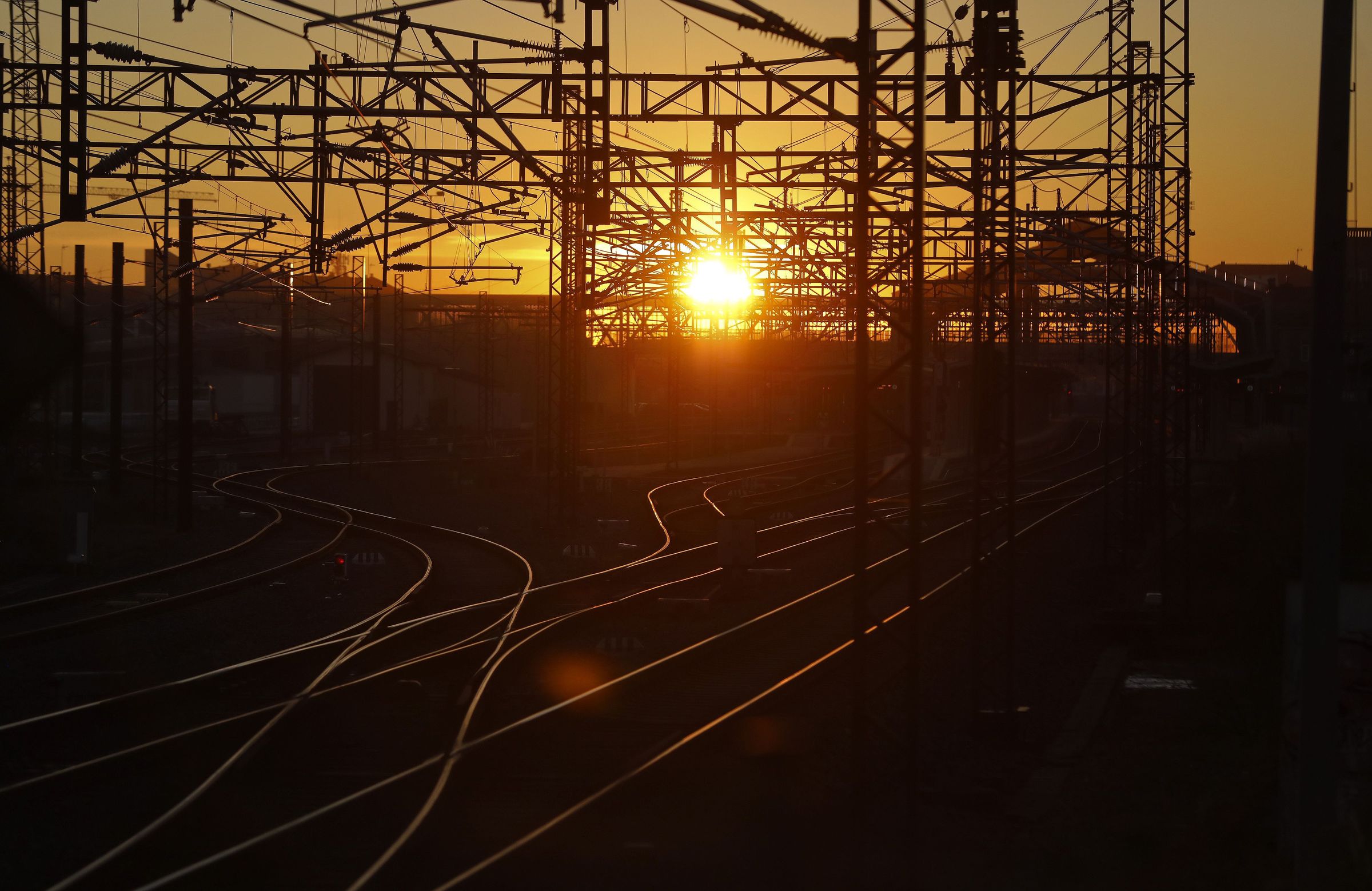 As ltimas luces do da na estacin de tren de Santiago de Compostela. 15/12/2021