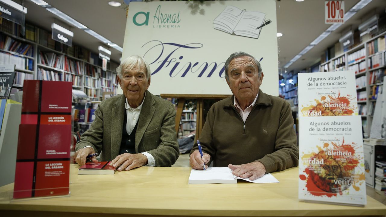 Firma de libros de Sánchez Salorio en la Librería Arenas