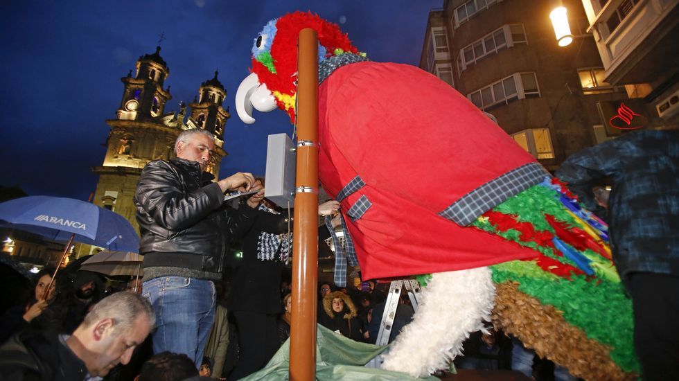 .El loro Ravachol llega al Carnaval clamando contra el tarifazo