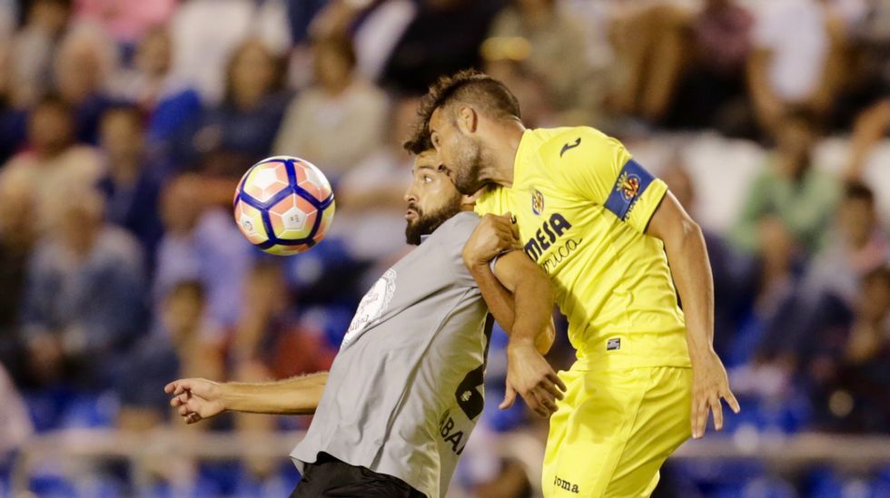 Lucas, siguiendo el partido en el palco de Riazor