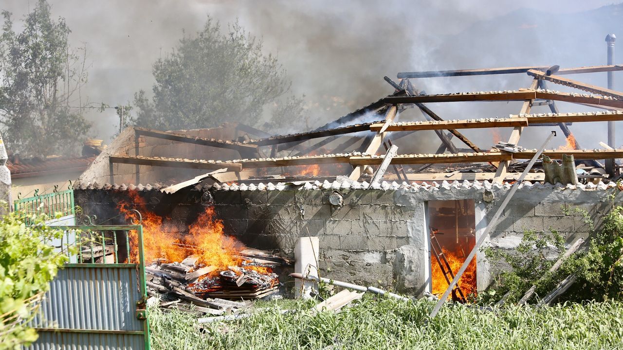 El diá después a la explosión mortal en Tui