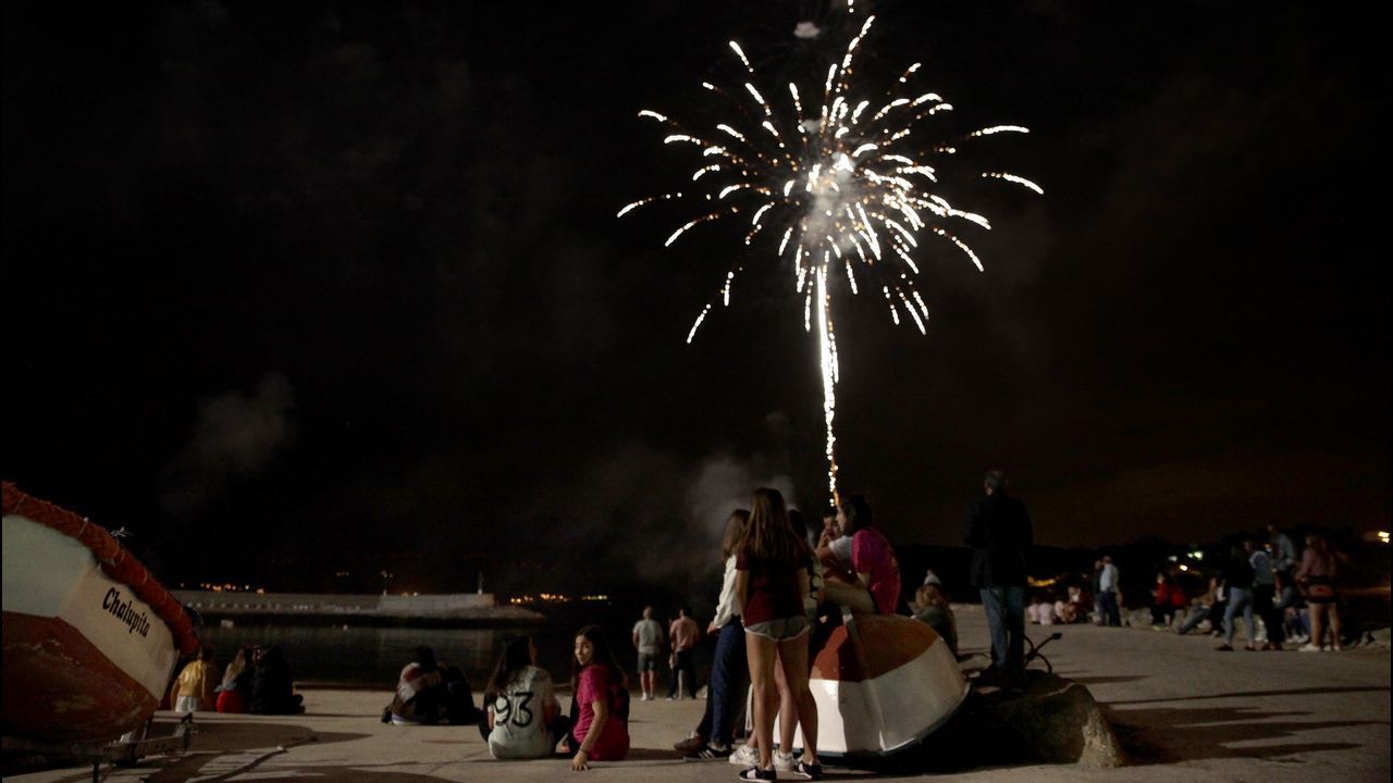 FIESTAS DEL CARMEN DE PORTO DO SON, ÚLTIMO DÍA. FIESTA DEL AGUA Y FUEGOS ARTIFICIALES.