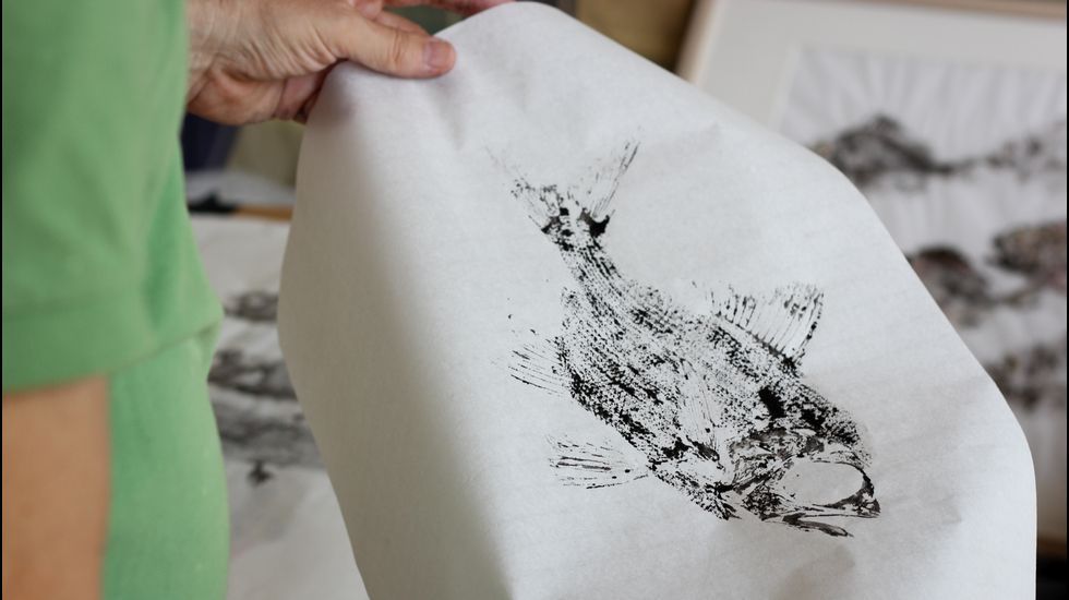 peixes de tinta.El resultado de la primera estampación, se hacen varias pruebas hasta obtener el resultado deseado
