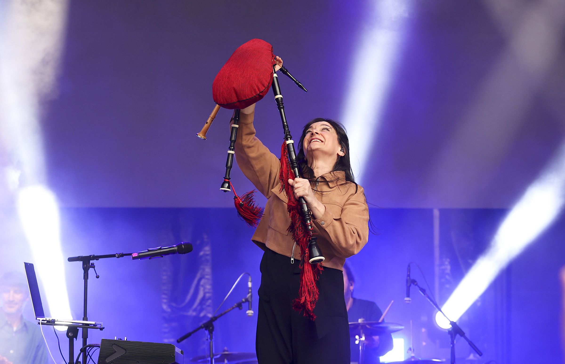 A cantante galega, Gaud Galego ergue a sa gaita nas festas da Ascensin. 01/06/2025