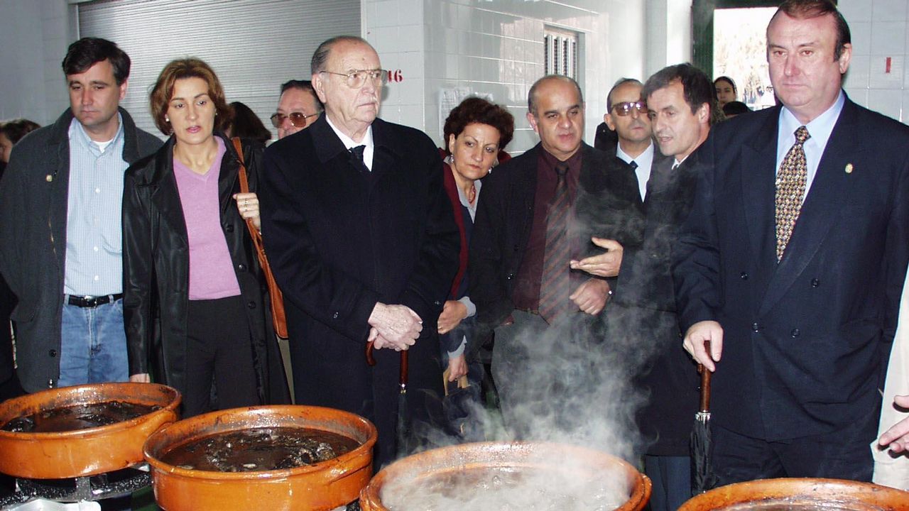 El expresidente de la Xunta Gerardo Fernández Albor junto con el alcalde de Pontecesures Luis Álvarez Angueira y el de Rois, Enrique José Tojo Blanco.