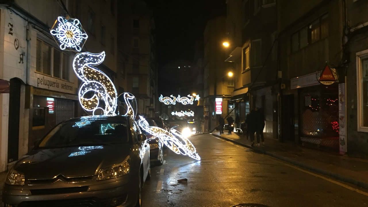 .Ana arrancó el alumbrado navideño en la coruñesa avenida de Hércules