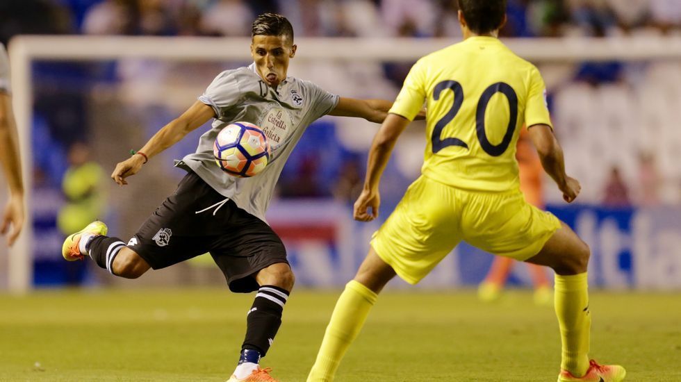 Lucas, siguiendo el partido en el palco de Riazor