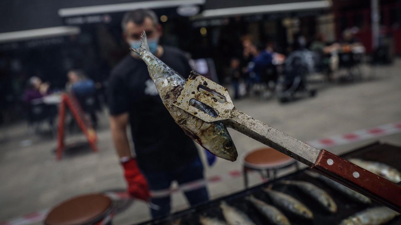 Sardiñada y churrascada en Club Galicia Gaiteira de A Coruña