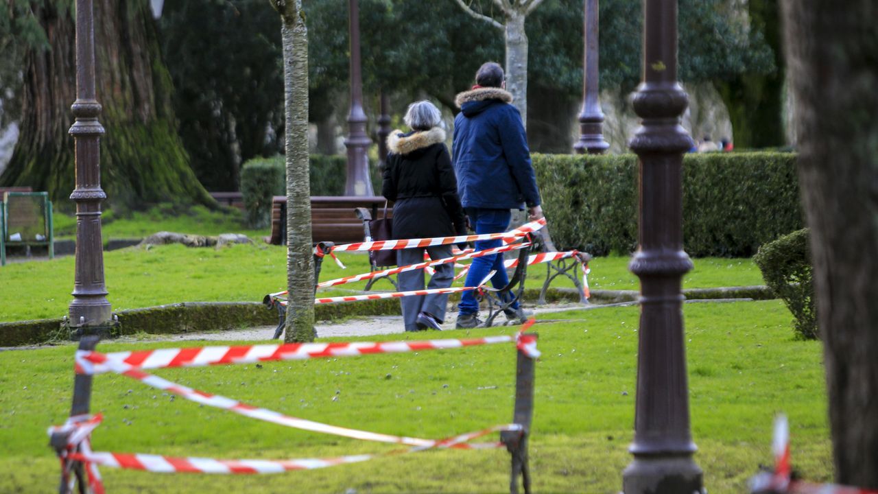 Mejoras del Muramiñae Rehabilita con los bancos preparados del Parque Rosalía para ser reformados