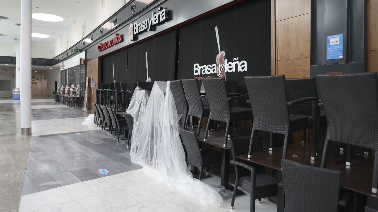 Gente también en otro centro compostelano, en As Cancelas