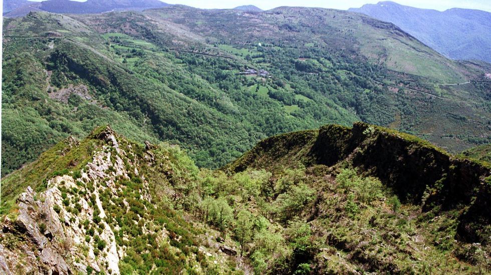 Las labores mineras de la época romana en A Toca dejaron un gran surco abierto en el suelo