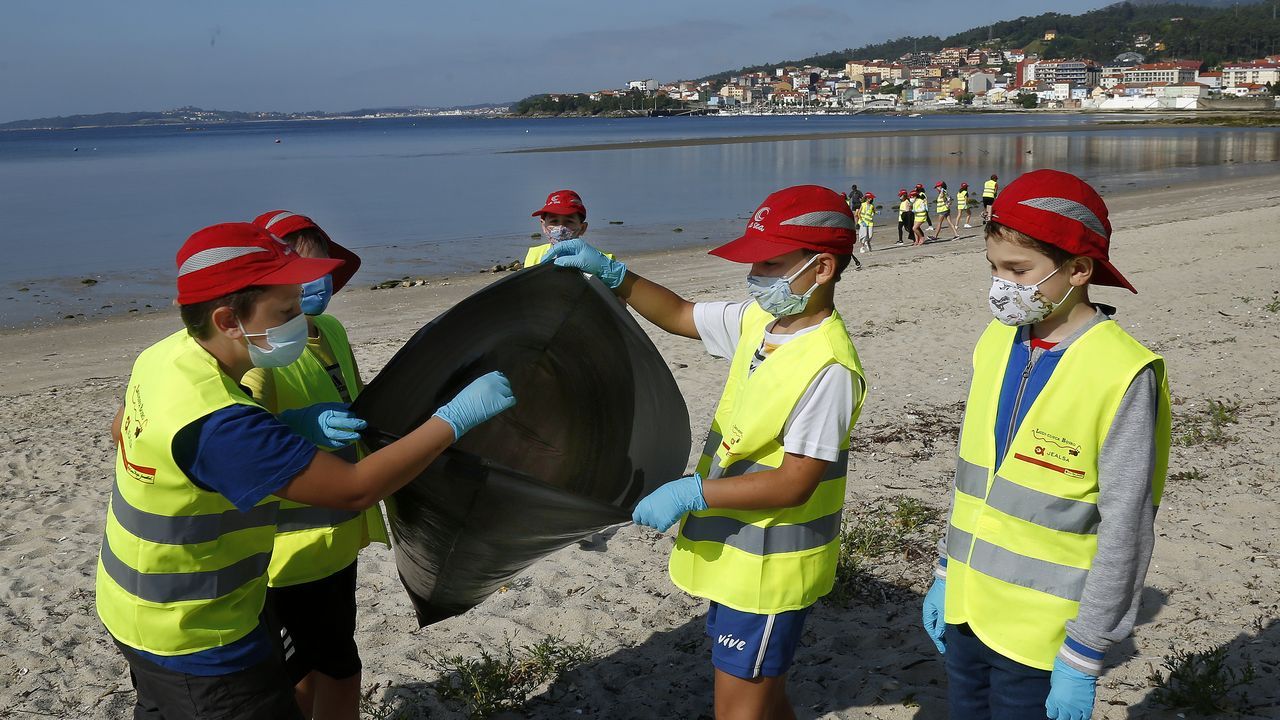 Programa Ludieduca de Jealsa y La Cruz Roja con motivo del día de los océanos en Barraña y o Areal