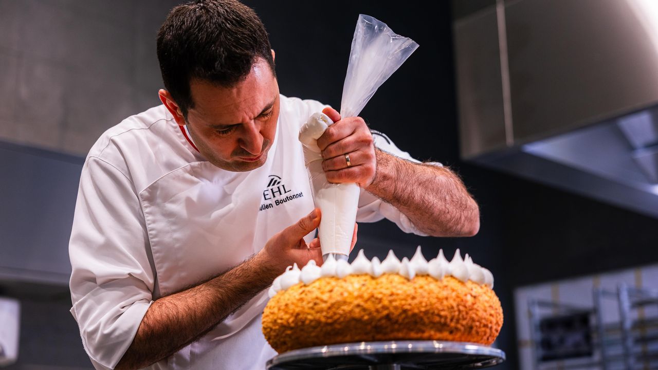 Tarta con elementos rob�ticos creada por los investigadores suizos e italianos