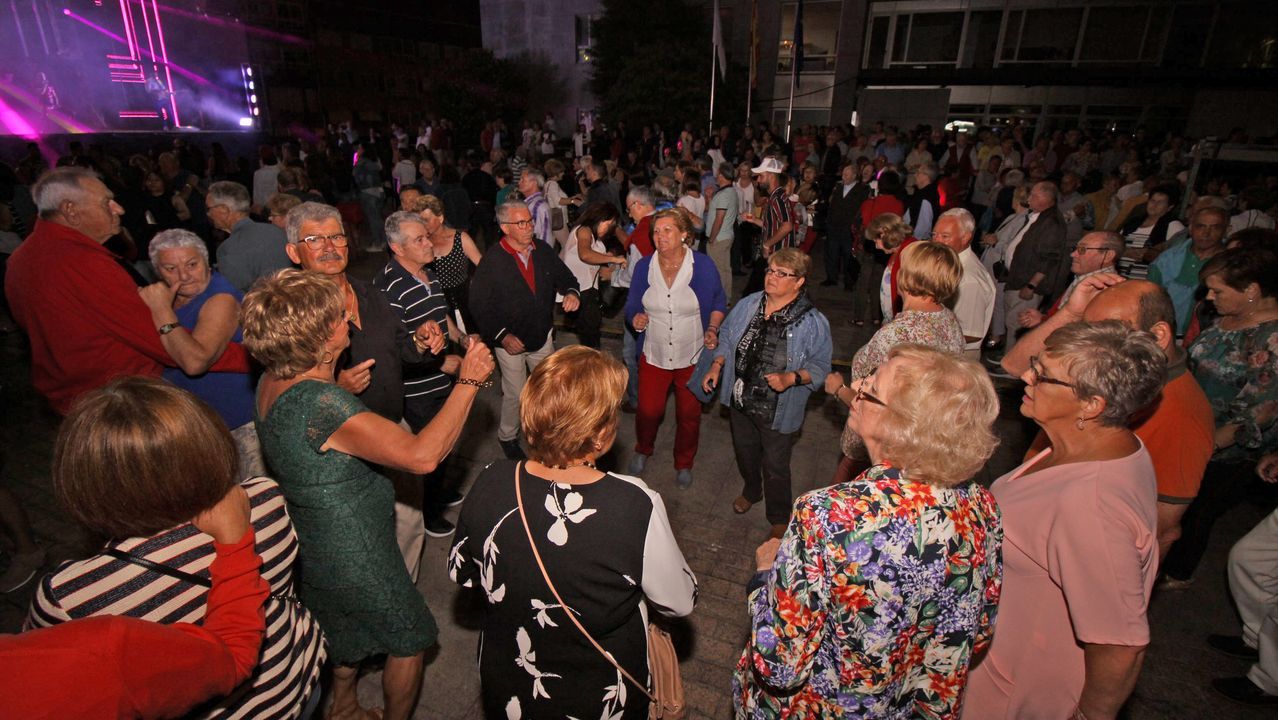 LUNES DE LAS FIESTAS DE BOIRO CON LA ORQUESTA EL COMBO DOMINICANO EN LA PLAZA DE GALICIA
