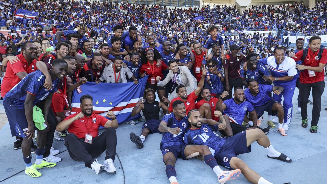Espa�a - Cabo Verde: las mejores im�genes del partido.Cabo Verde celebra la victoria ante Serbia en un amistoso el pasado mayo.
