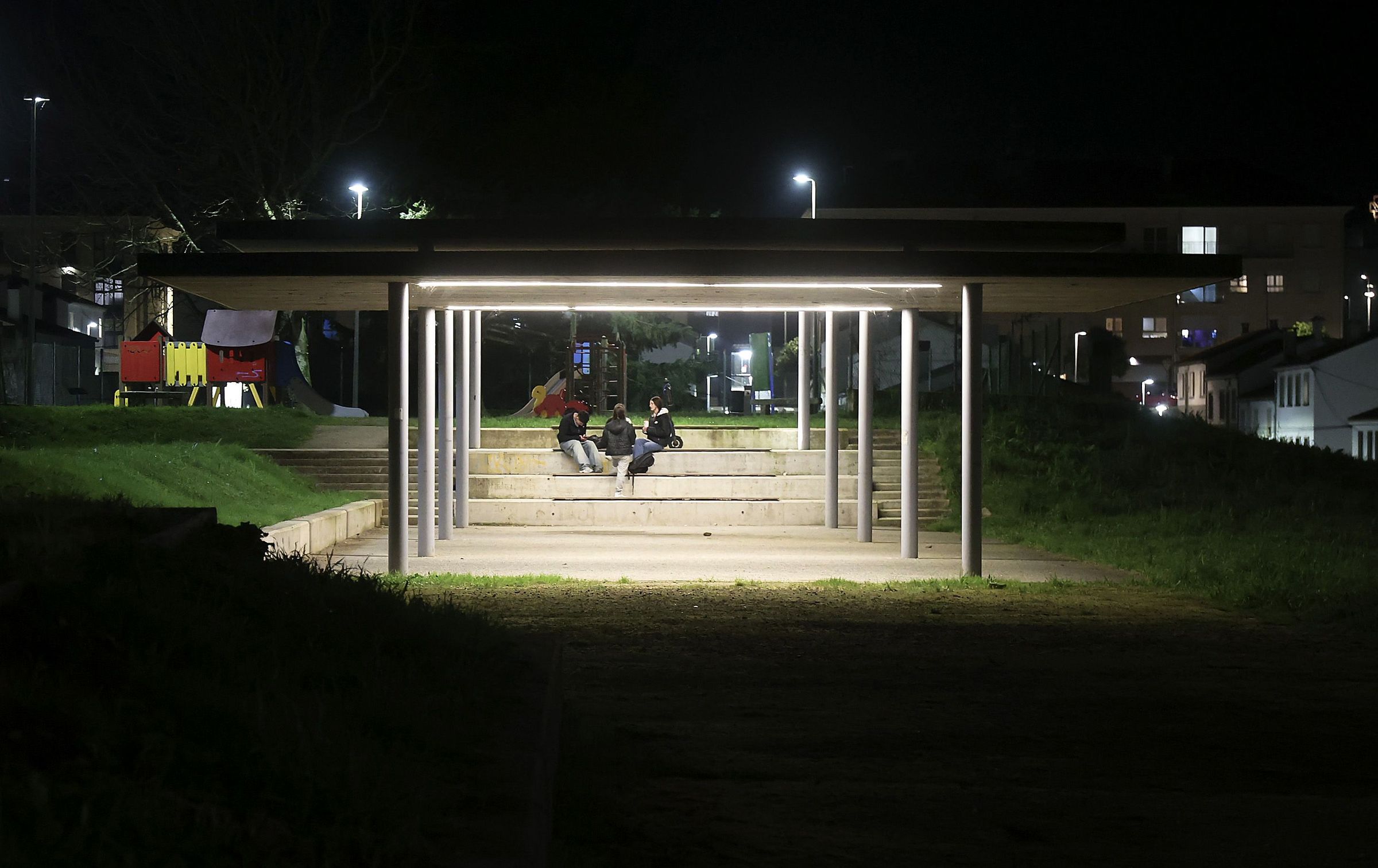 Rapaces no parque de Santa Marta onde est habendo moitos conflitos pola venda de drogas. 17/02/2025