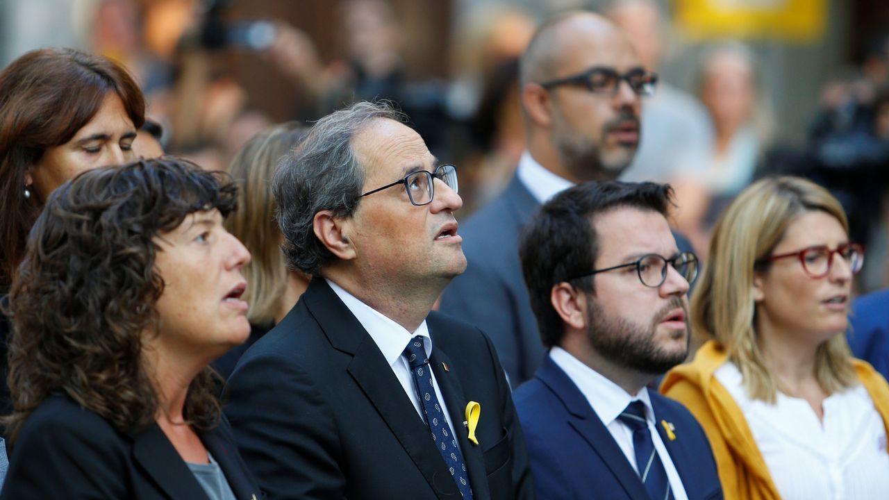 .Ofrenda floral del Gobierno de Cataluña en el monumento de Rafael Casanova en Barcelona. En la imagen, entre otros, Quim Torra.