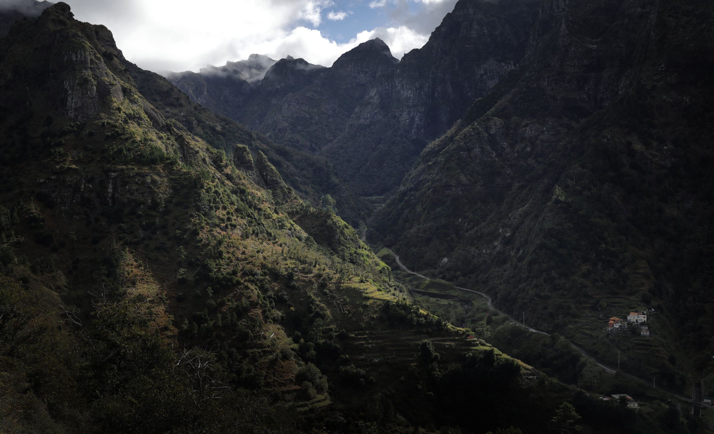 El aeropuerto internacional Cristiano Ronaldo (anteriormente conocido como Funchal) es el aer�dromo de Madeira