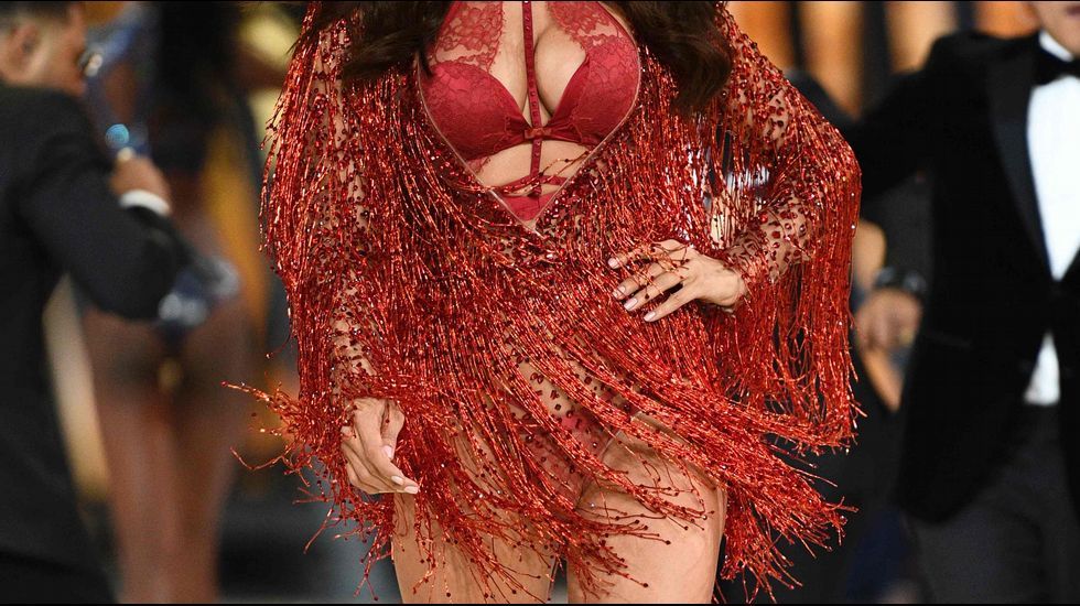 Las imágenes del desfile parisino muestran un claro cambio en la silueta de Irina Shayk