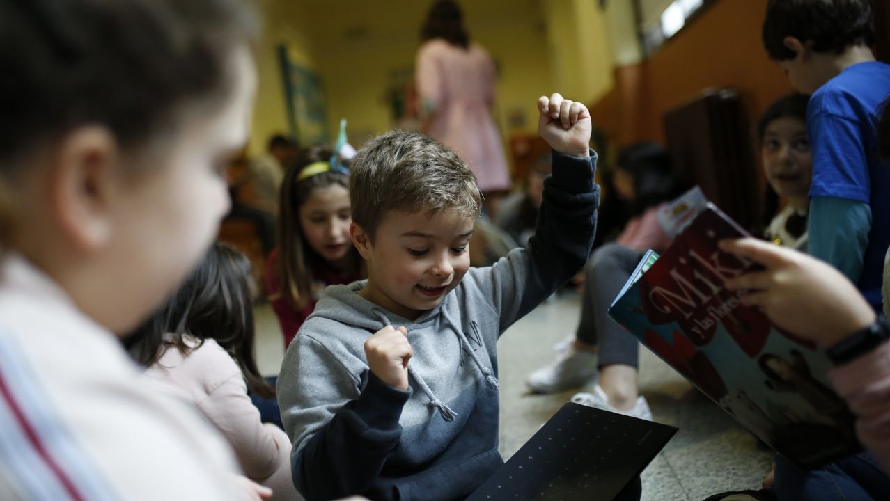 Los escolares del Colegio Anxo da Garda celebran el Dia Internacional del Libro