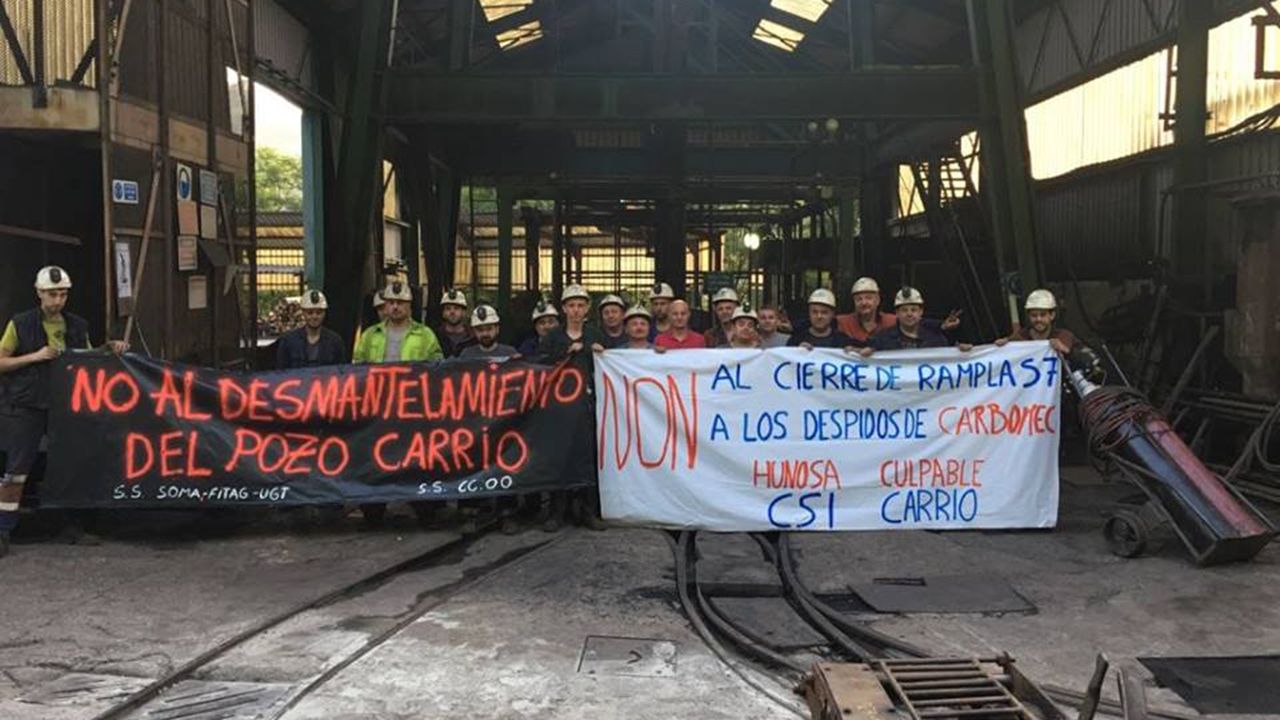Concentraci�n en Riosa para condenar las amenazas a los concejales de IU.Paro de los trabajadores de Carrio en protesta por la decisio?n de Hunosa de cerrar una rampla