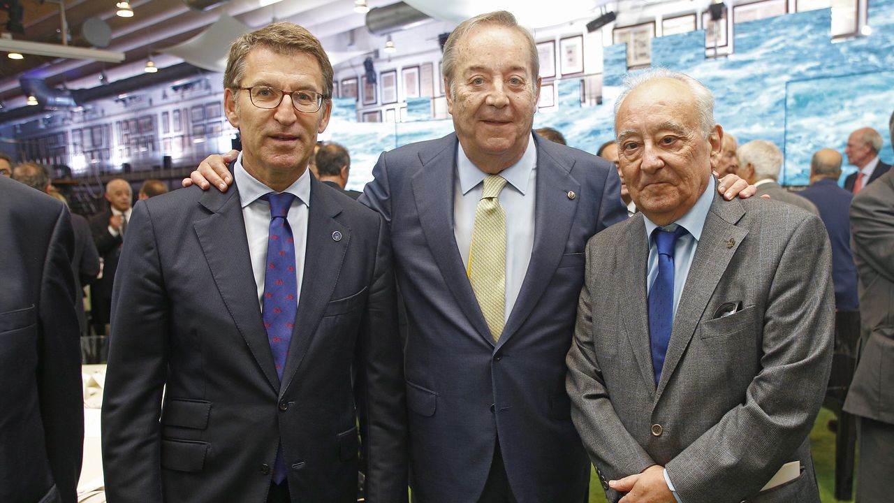 Flora Pérez, vicepresidenta de la Fundación Amancio ORtega y Pablo Isla, presidente de Inditex, junto a Santiago Rey, presidente y editor de La Voz .Ángel Jove, presidente de Anjoca, junto a su sobrina Felipa Jove, presidenta de la Fundación María José Jove