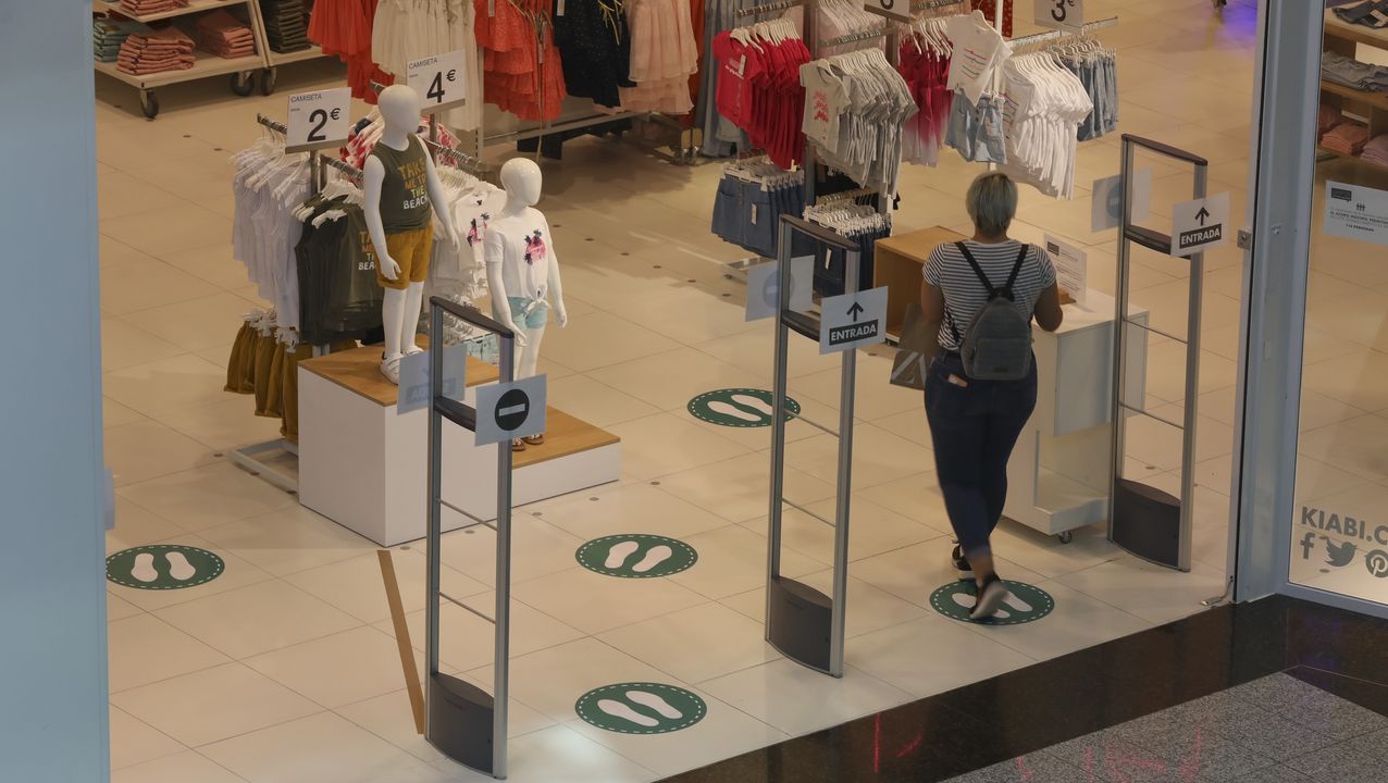 Gente también en otro centro compostelano, en As Cancelas