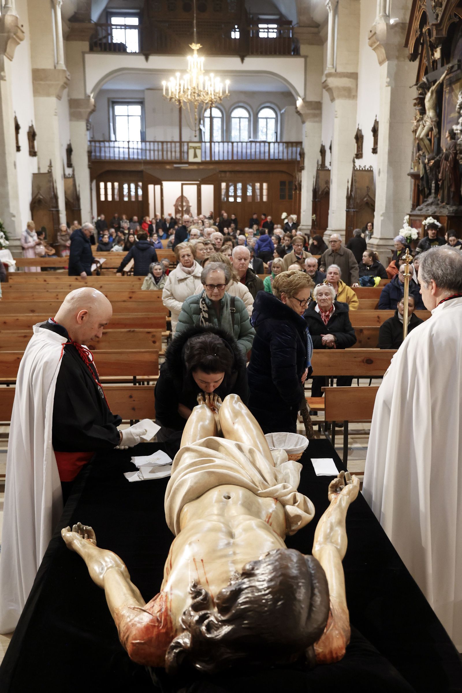 O Desencravo do Seor, organizado pola Cofrada del Desenclavo del Seor y de los Mayores Dolores de Mara Santsima na Igrexa dos franciscanos o Venres Santo en Lugo. 18/04/2025