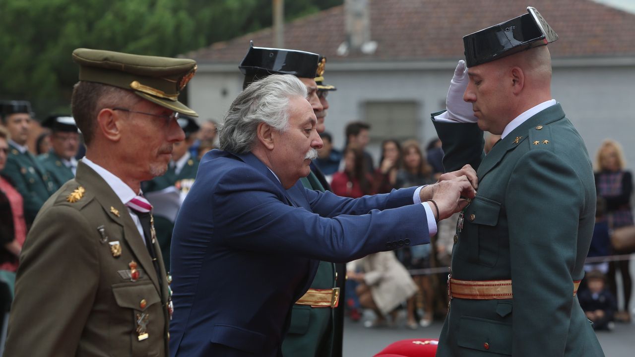 ACTO INSTITUCIONAL CASTRENSE DEL DÍA DEL PILAR.El subdelegado del Gobierno, Emilio González Afonso, condecoró al teniente Emilio Martínez