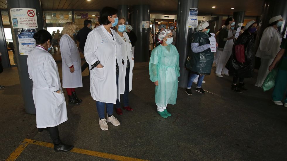 Concentración de sanitarios en el hospital Montecelo