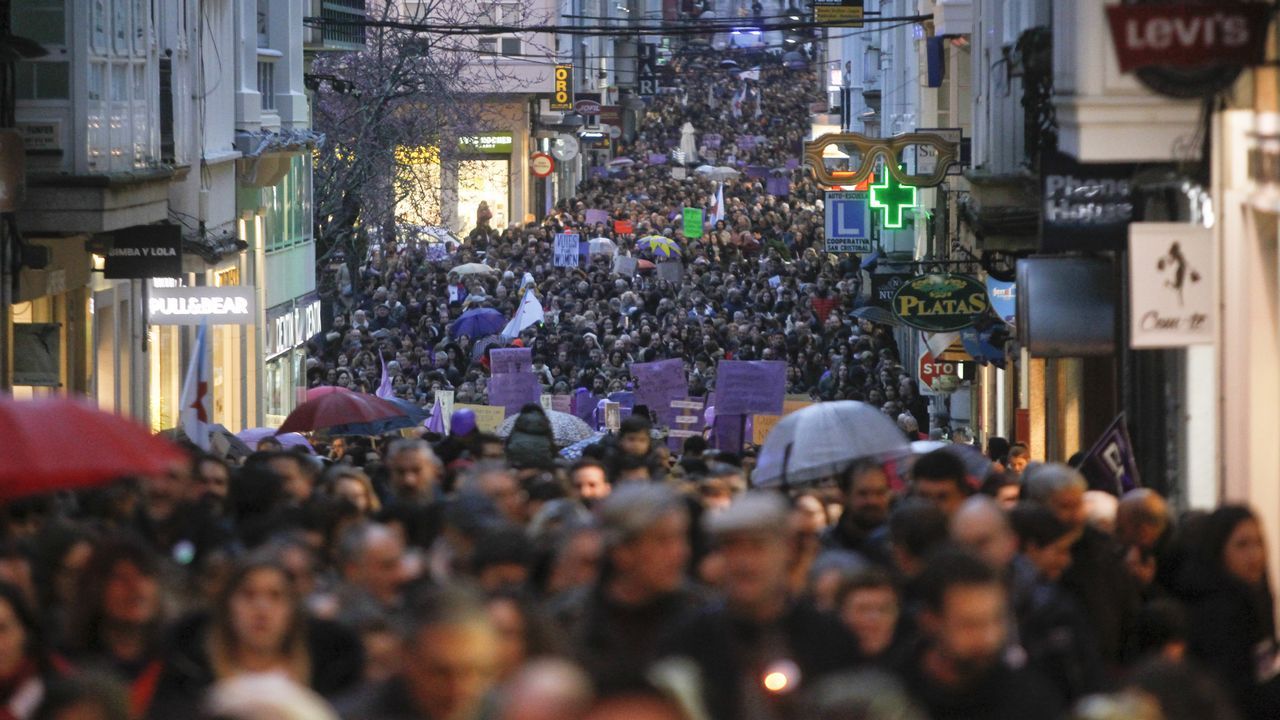Los participantes en la concentración de Ferrol