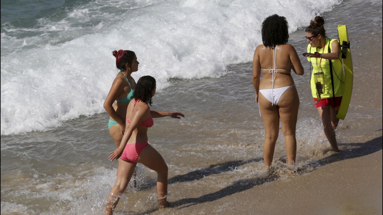 DÍA DE CALOR EN LA PLAYA DE RIAZOR