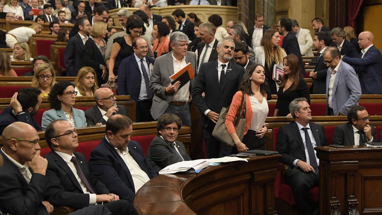 Resultado de imagen para El día más largo en un parlamento decidido a cambiar la historia de Cataluña