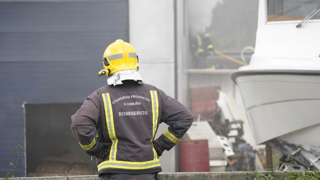 Incendio en taller O Caramiñal.