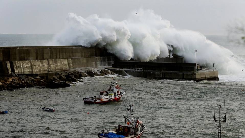 Carballo XXL.Temporal en la playa de A Frouxeira, en Valdoviño