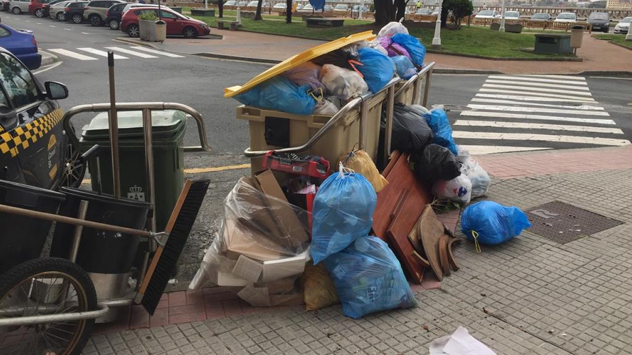 Segundo día (miércoles) con la basura de las calles sin recoger