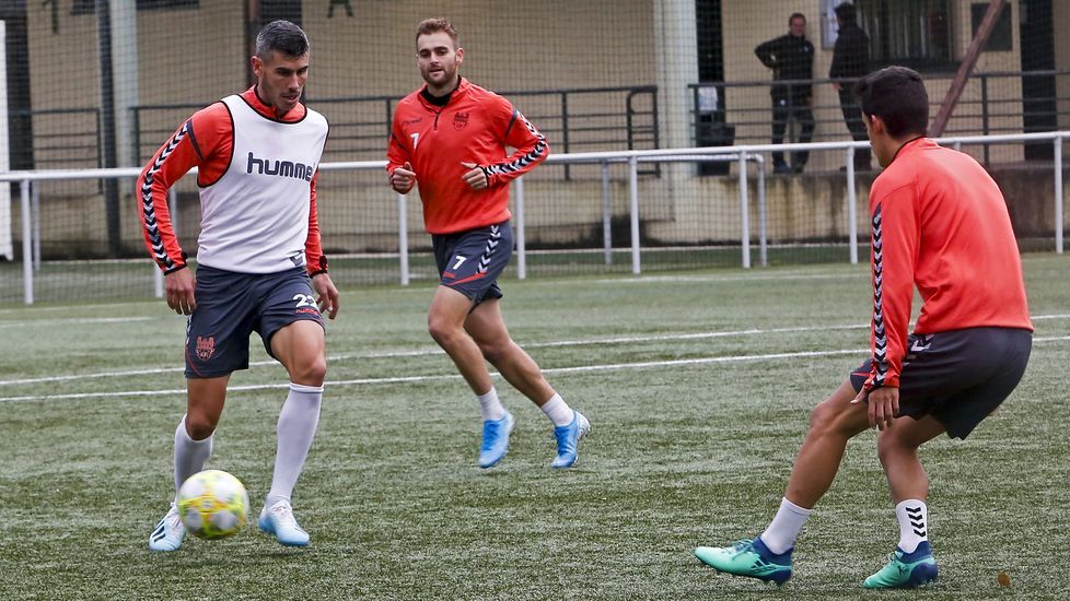 Entrenamiento del Pontevedra CF en A Xunqueira