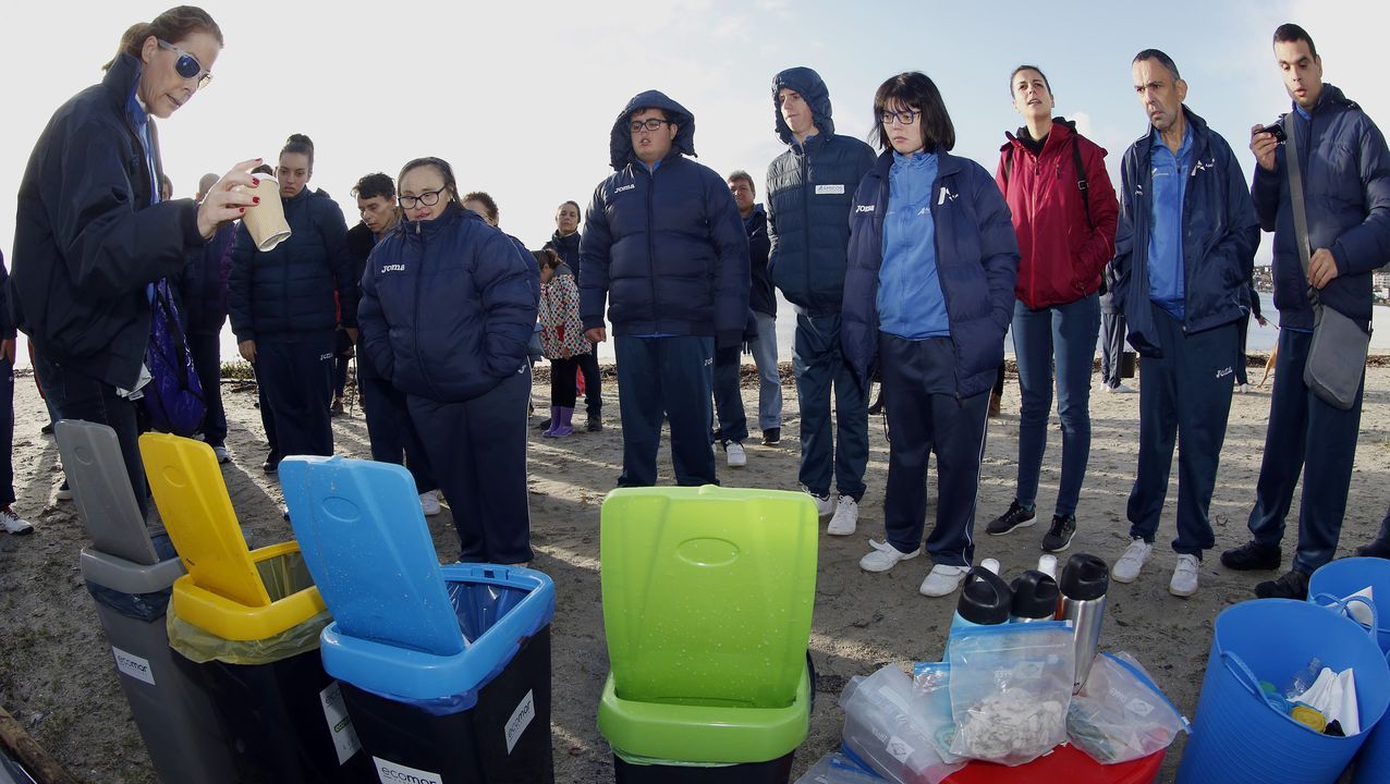 boiro. limpieza de playa de barraña del programa ecomar de jealsa