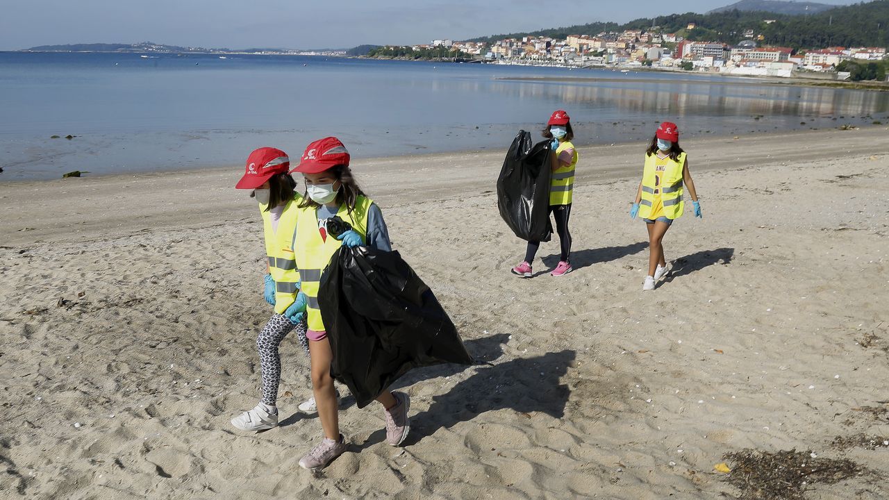 Programa Ludieduca de Jealsa y La Cruz Roja con motivo del día de los océanos en Barraña y o Areal